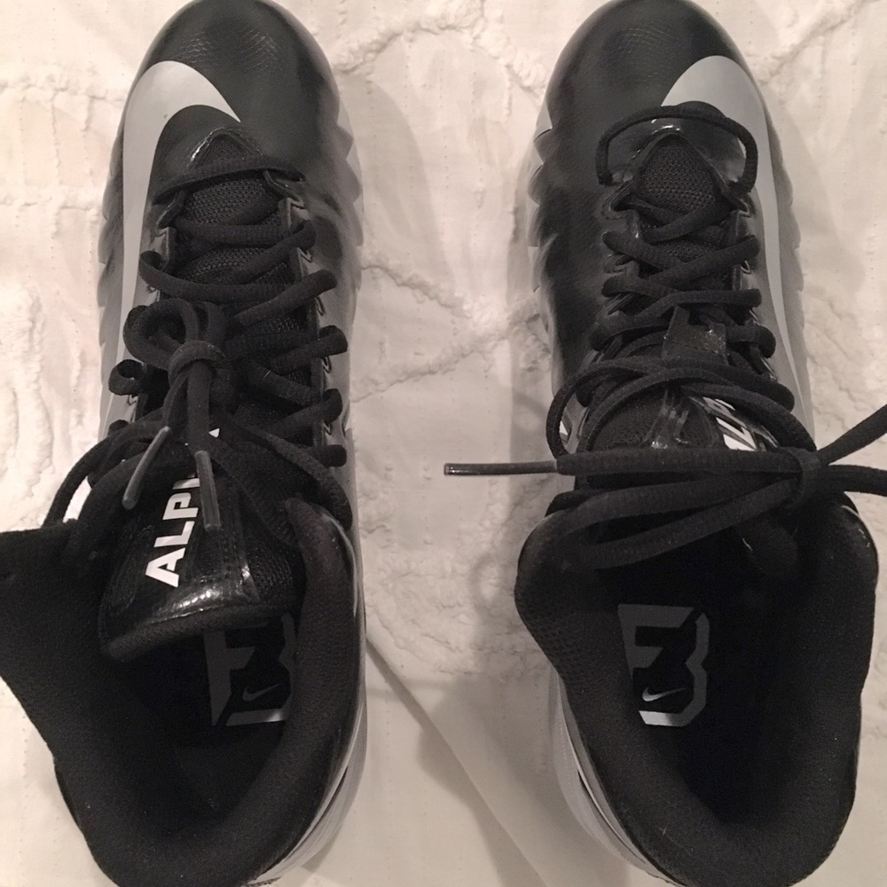Men’s Nike Alphamax black and silver football cleats NWOB